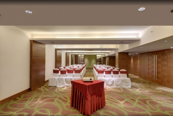 Pride Plaza Hotel 4