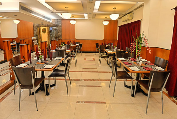 The Hotel Royal Plaza 4