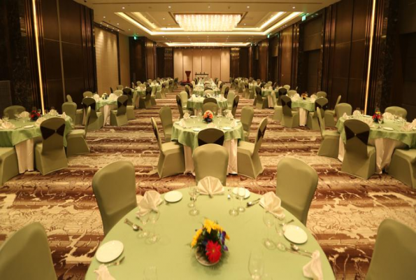Pride Plaza Hotel 4