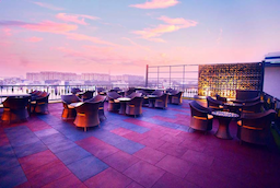 Skyhy Terrace & Lounge